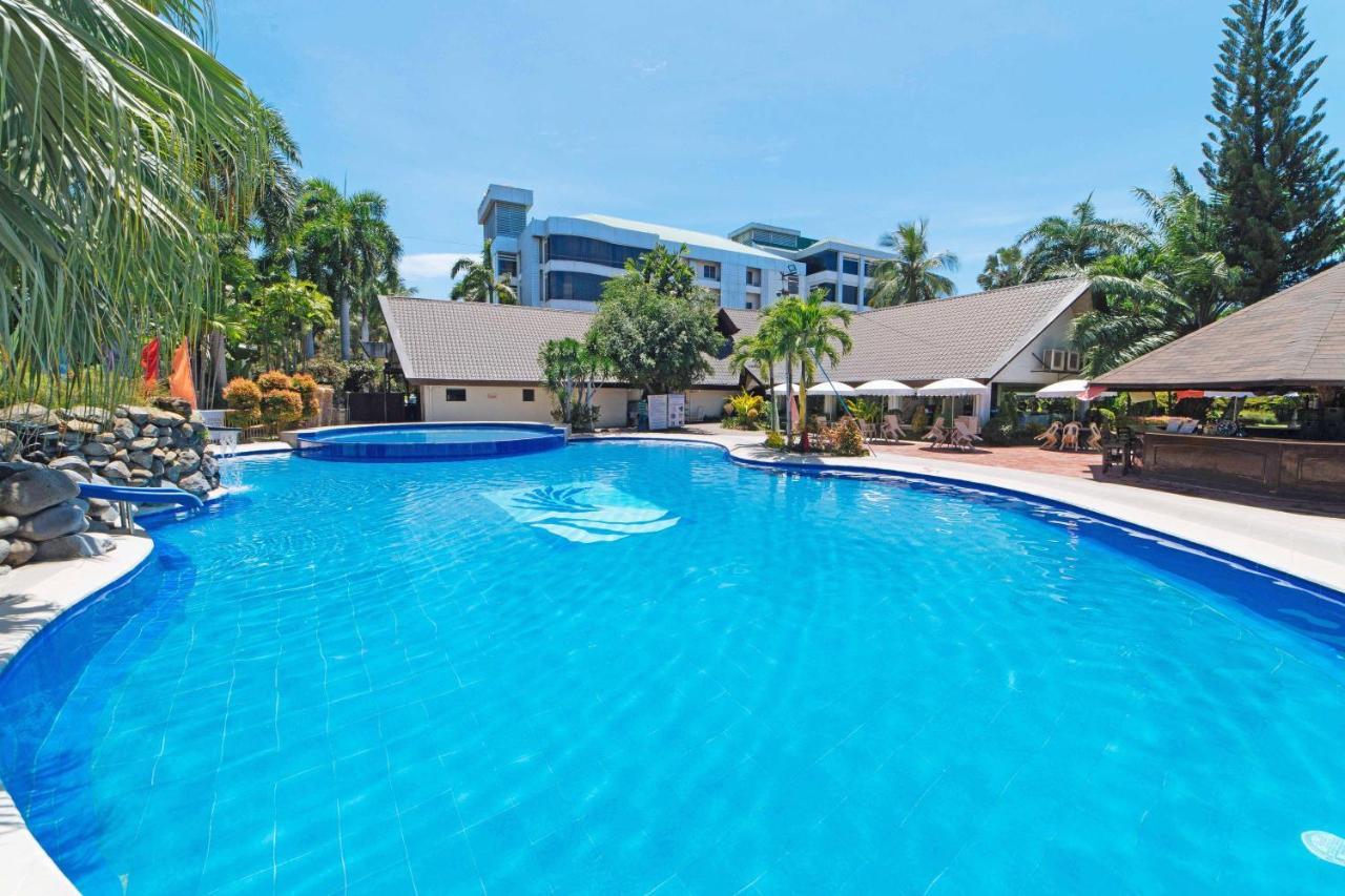 Отель Reddoorz Premium @ The Ritz Garden Oases Davao Экстерьер фото