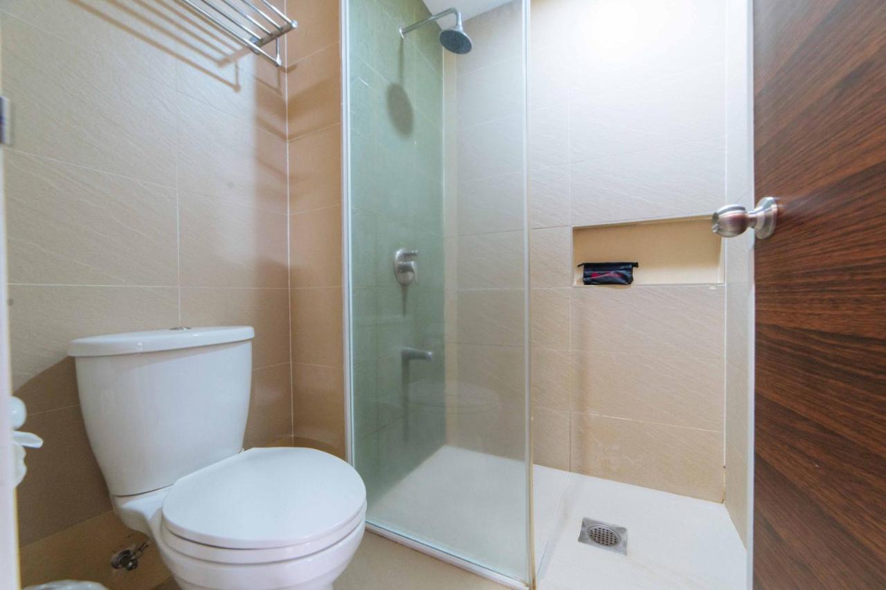 Отель Reddoorz Premium @ The Ritz Garden Oases Davao Экстерьер фото