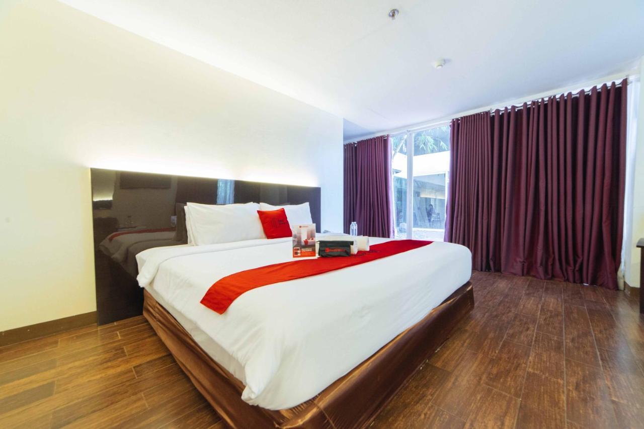 Отель Reddoorz Premium @ The Ritz Garden Oases Davao Экстерьер фото
