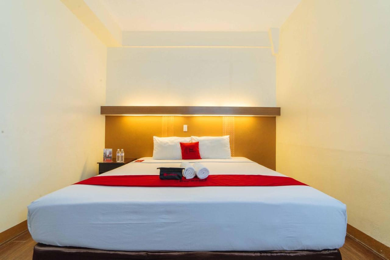 Отель Reddoorz Premium @ The Ritz Garden Oases Davao Экстерьер фото