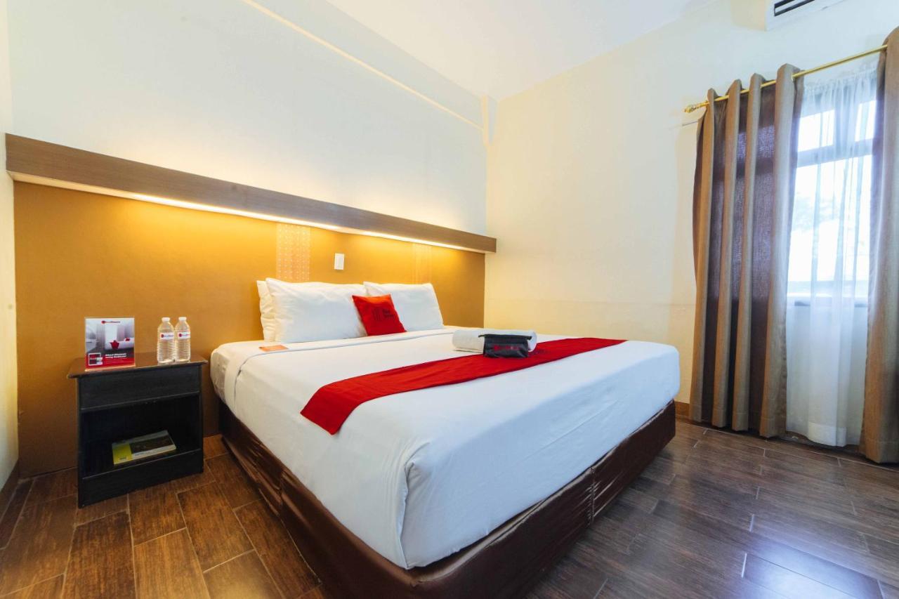 Отель Reddoorz Premium @ The Ritz Garden Oases Davao Экстерьер фото