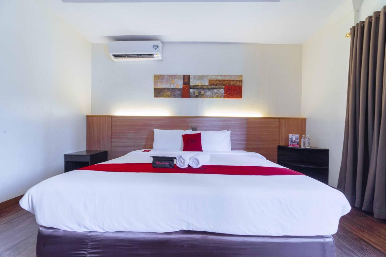 Отель Reddoorz Premium @ The Ritz Garden Oases Davao Экстерьер фото