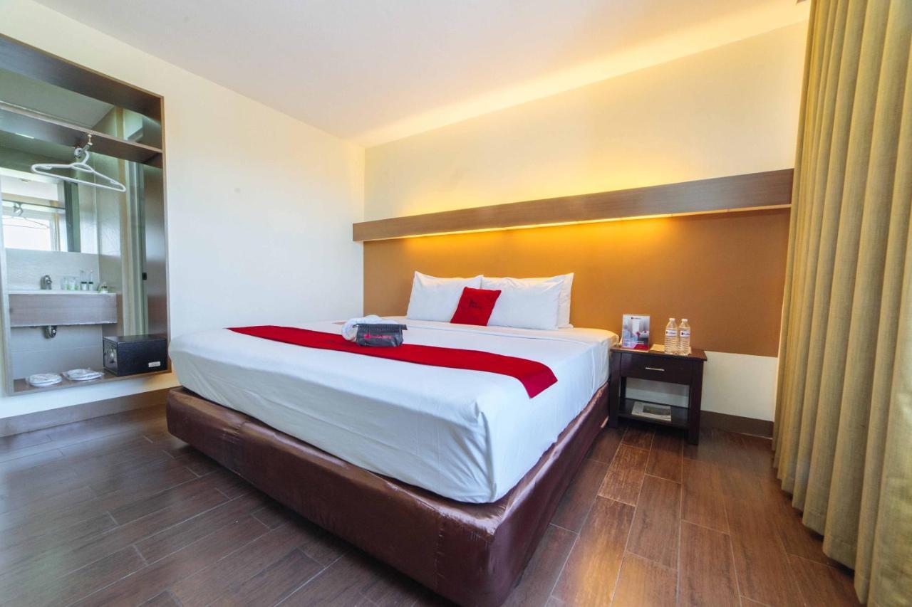 Отель Reddoorz Premium @ The Ritz Garden Oases Davao Экстерьер фото