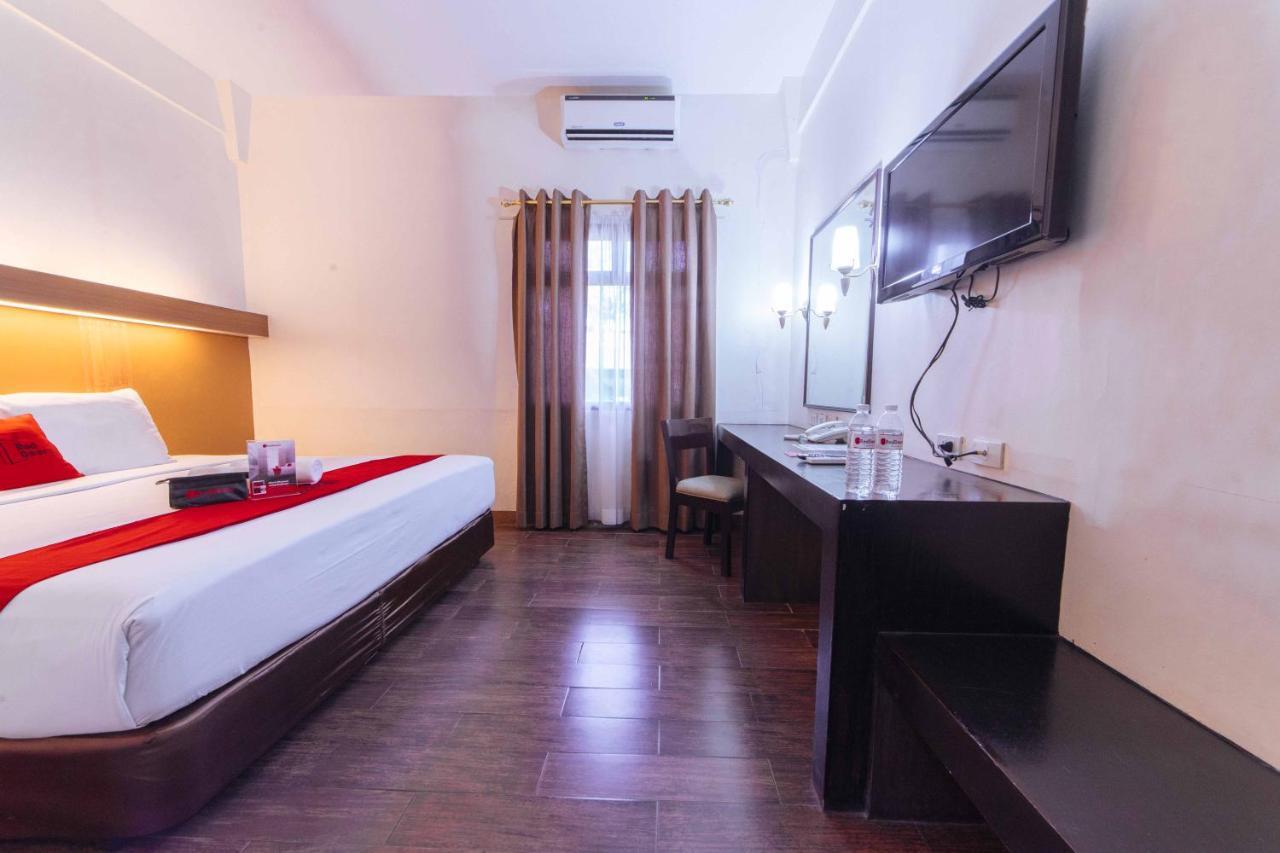 Отель Reddoorz Premium @ The Ritz Garden Oases Davao Экстерьер фото