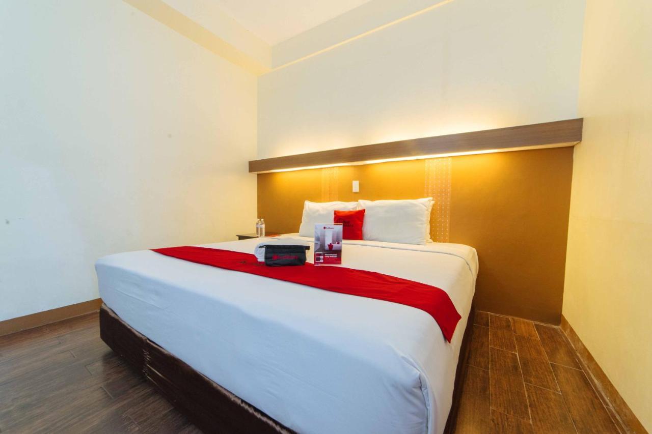 Отель Reddoorz Premium @ The Ritz Garden Oases Davao Экстерьер фото